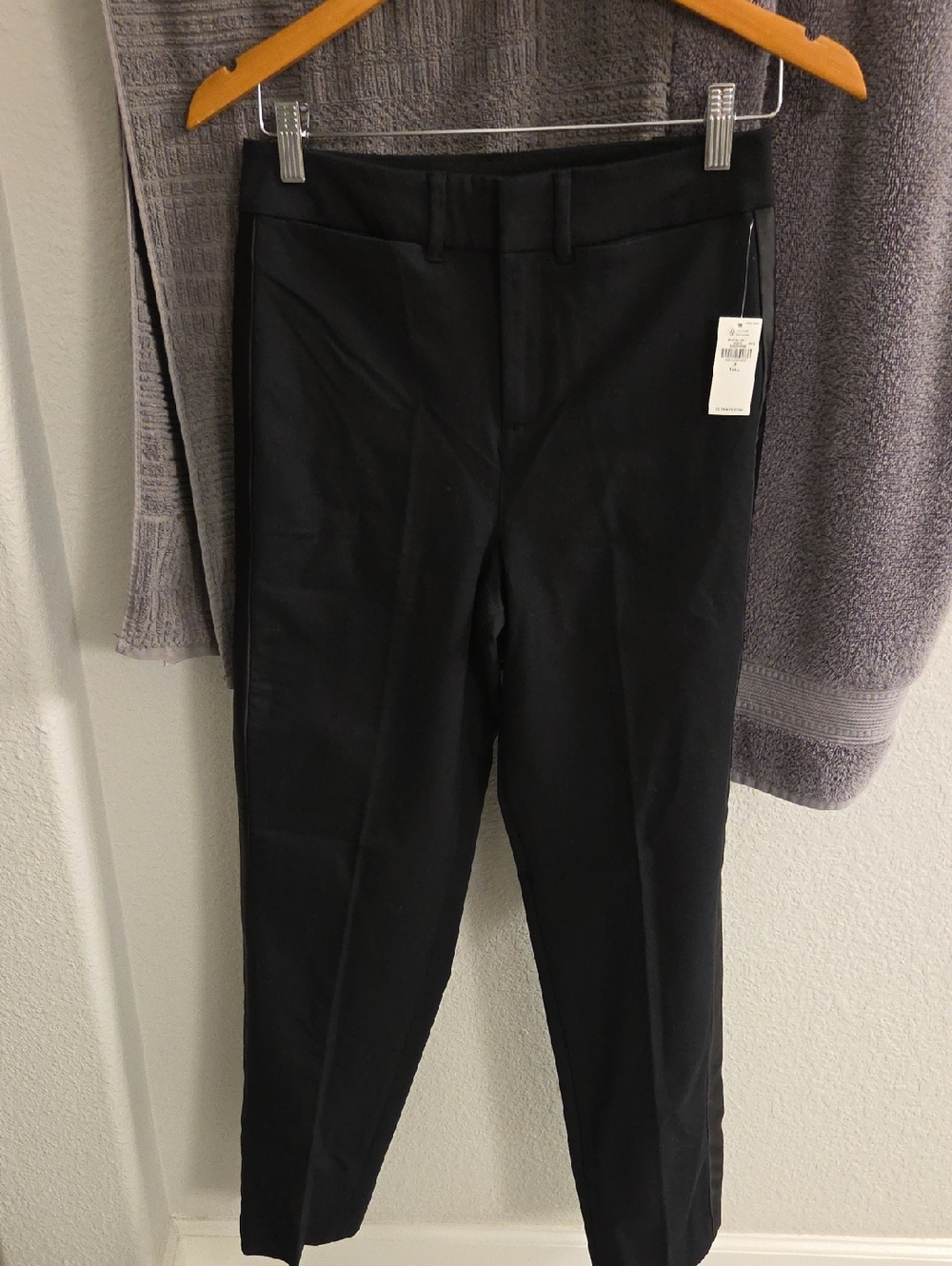 Old Navy Black Women's High Rise Pixie Staight/Tall - Flat Front Tailored Style